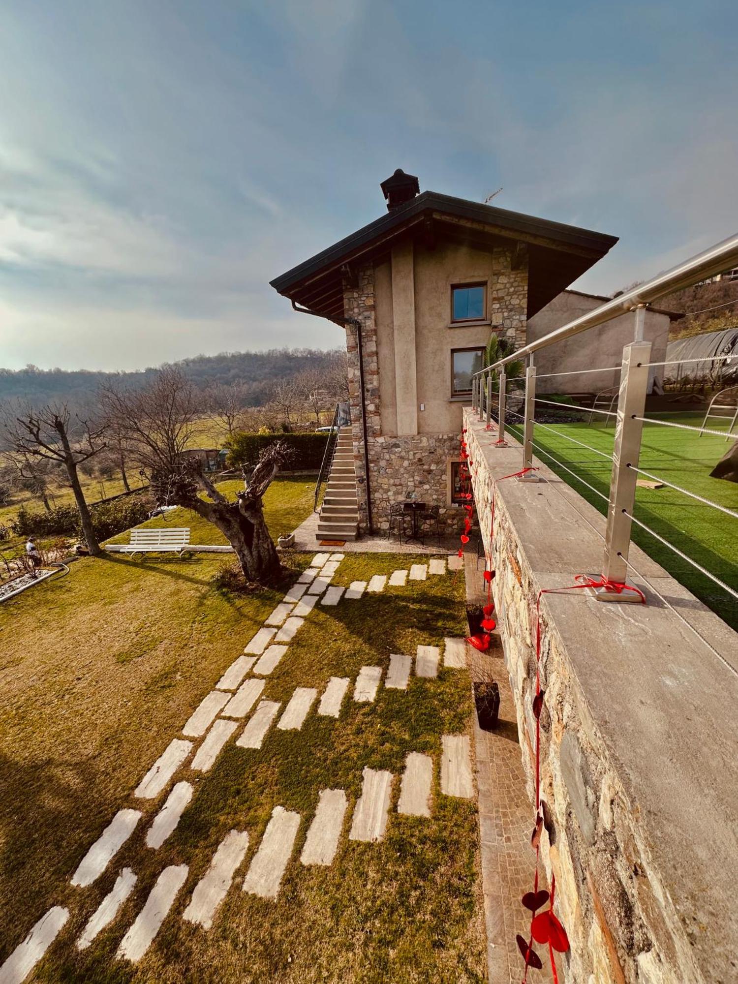Holiday Home Sovenigo Puegnago Bagian luar foto