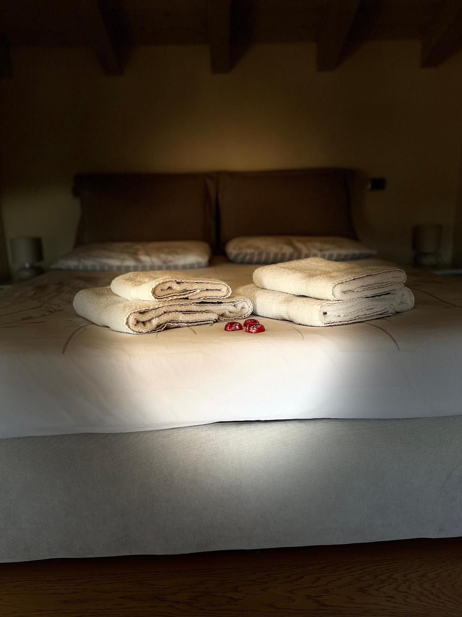 Holiday Home Sovenigo Puegnago Bagian luar foto