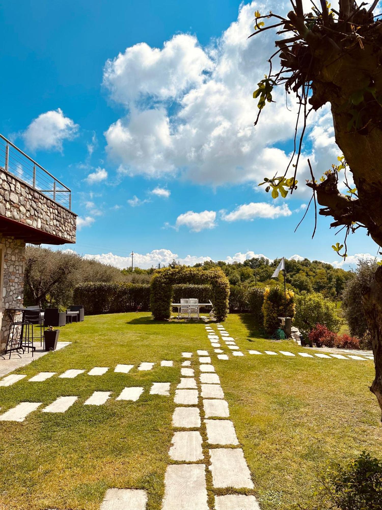 Holiday Home Sovenigo Puegnago Bagian luar foto